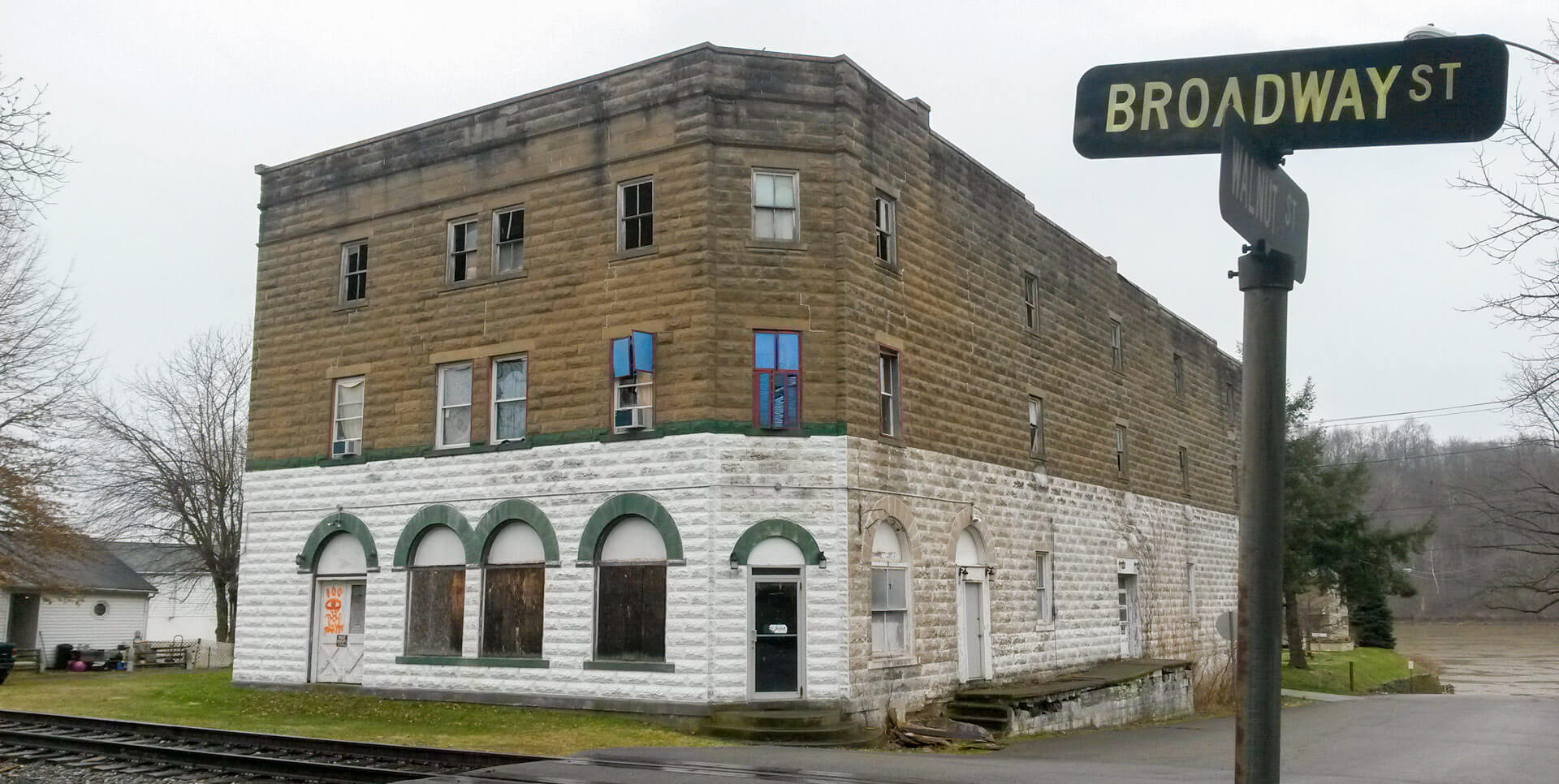 Caldwell Building - Ravenswood, WV
